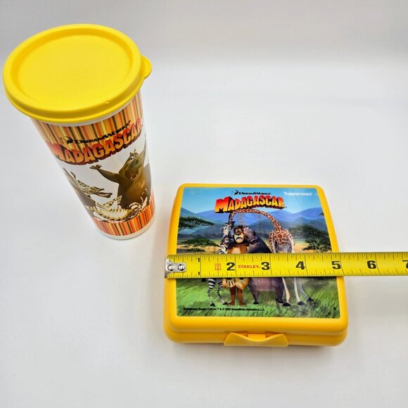 Tupperware Kids Madagascar Lunch Set Of 2 Holograph Sandwich Keeper Tumbler Movi - Picture 3 of 15